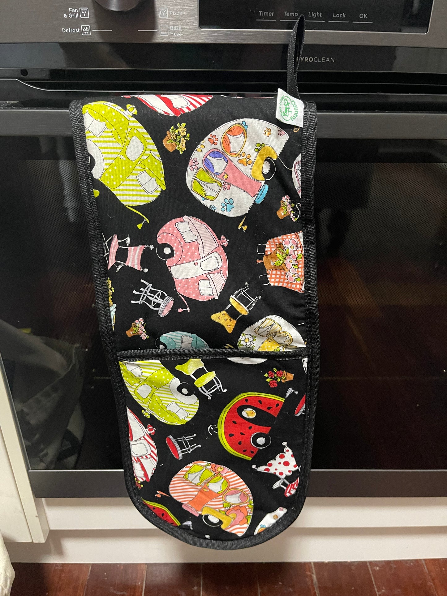 Ready made oven mitt - caravans